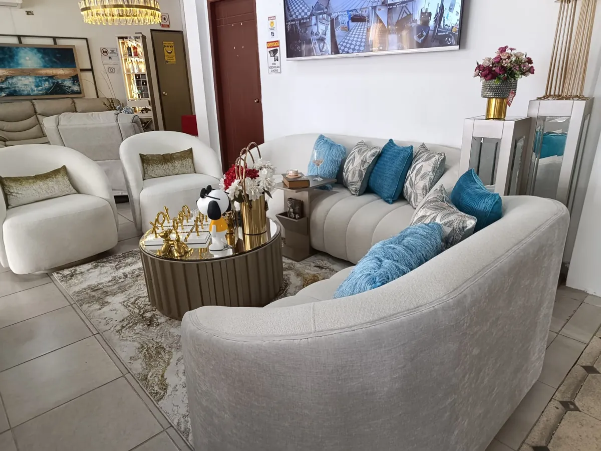 Modular curvo tapizado en chenille — Showroom Urdesa