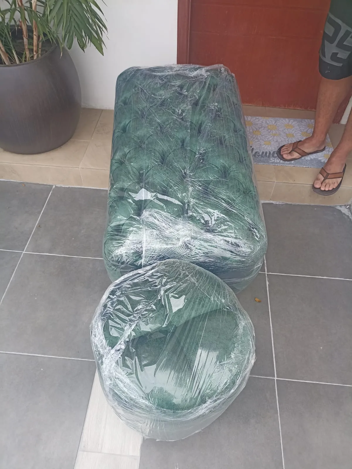 Banca capitoné verde con puf