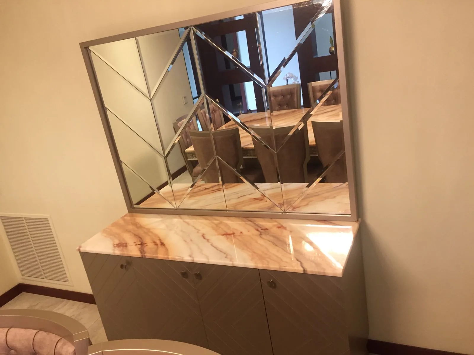 Comedor consola y espejo a juego en mármol