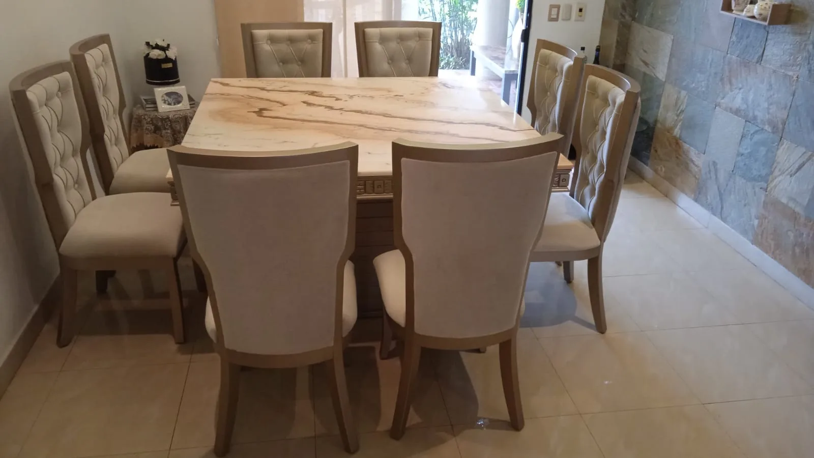 Comedor mesa madera tono claro