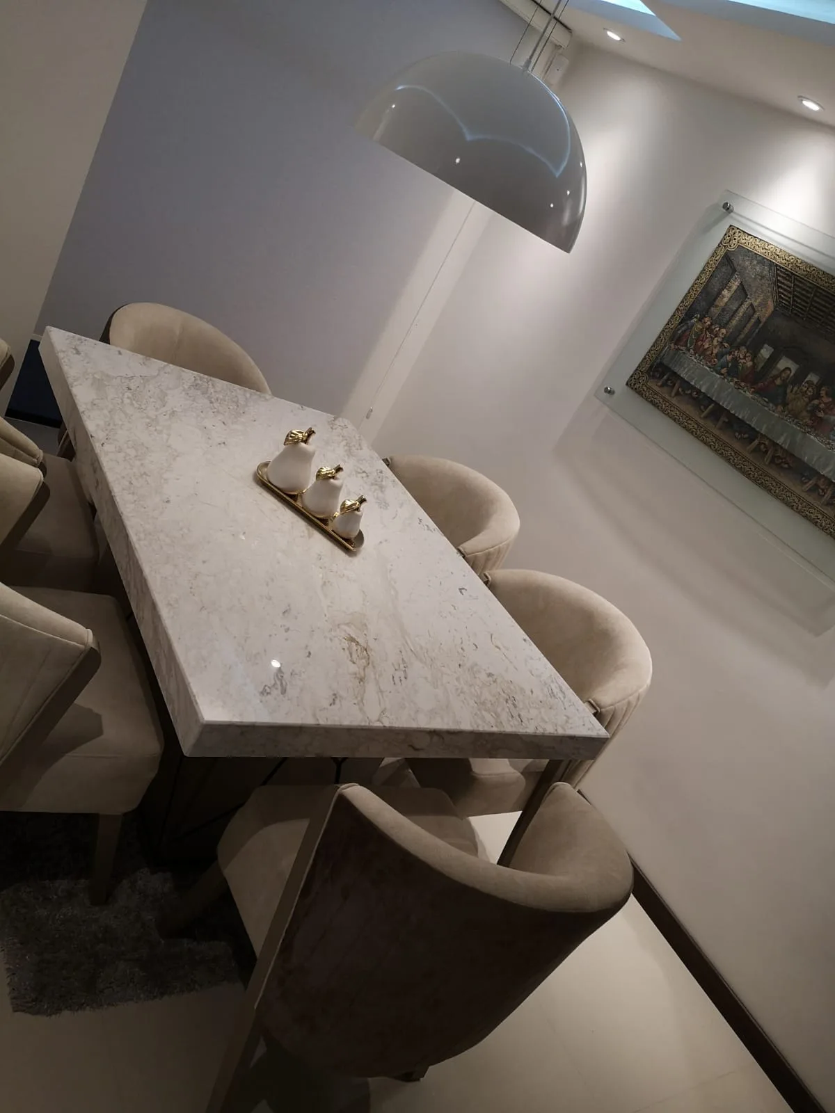 Comedor mesa mármol con pedestal negro