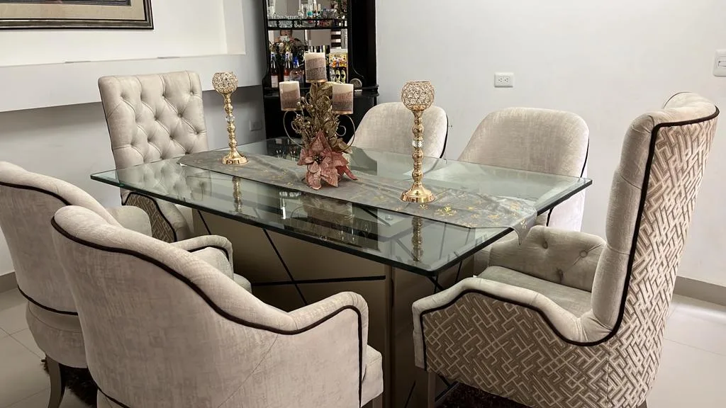 Comedor mesa pequeña con tablero mármol