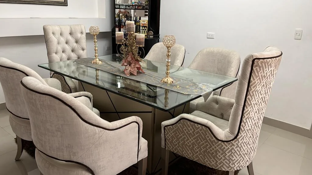 Comedor mesa pequeña con tablero mármol