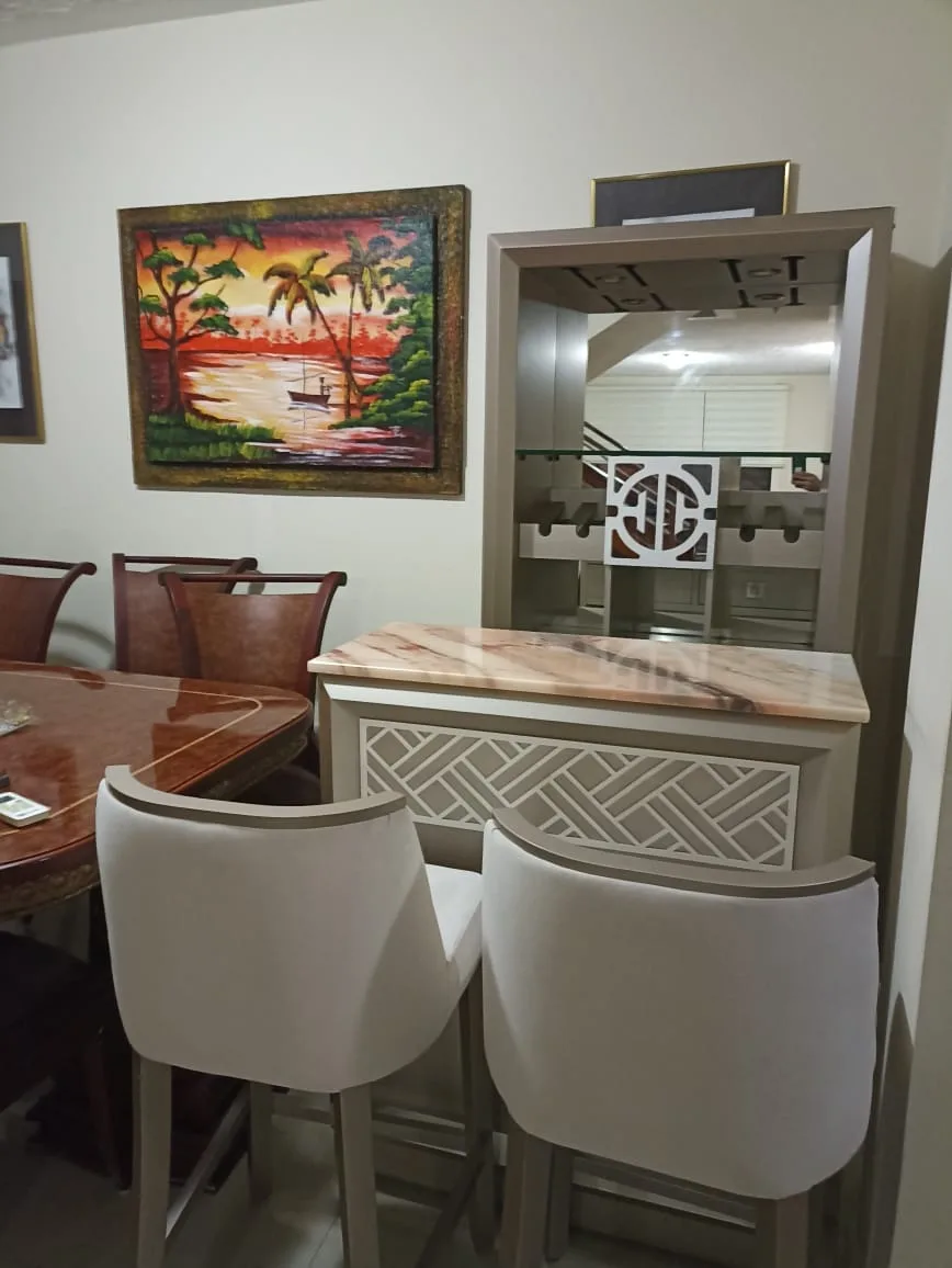 Comedor mesa pequeña con tablero mármol