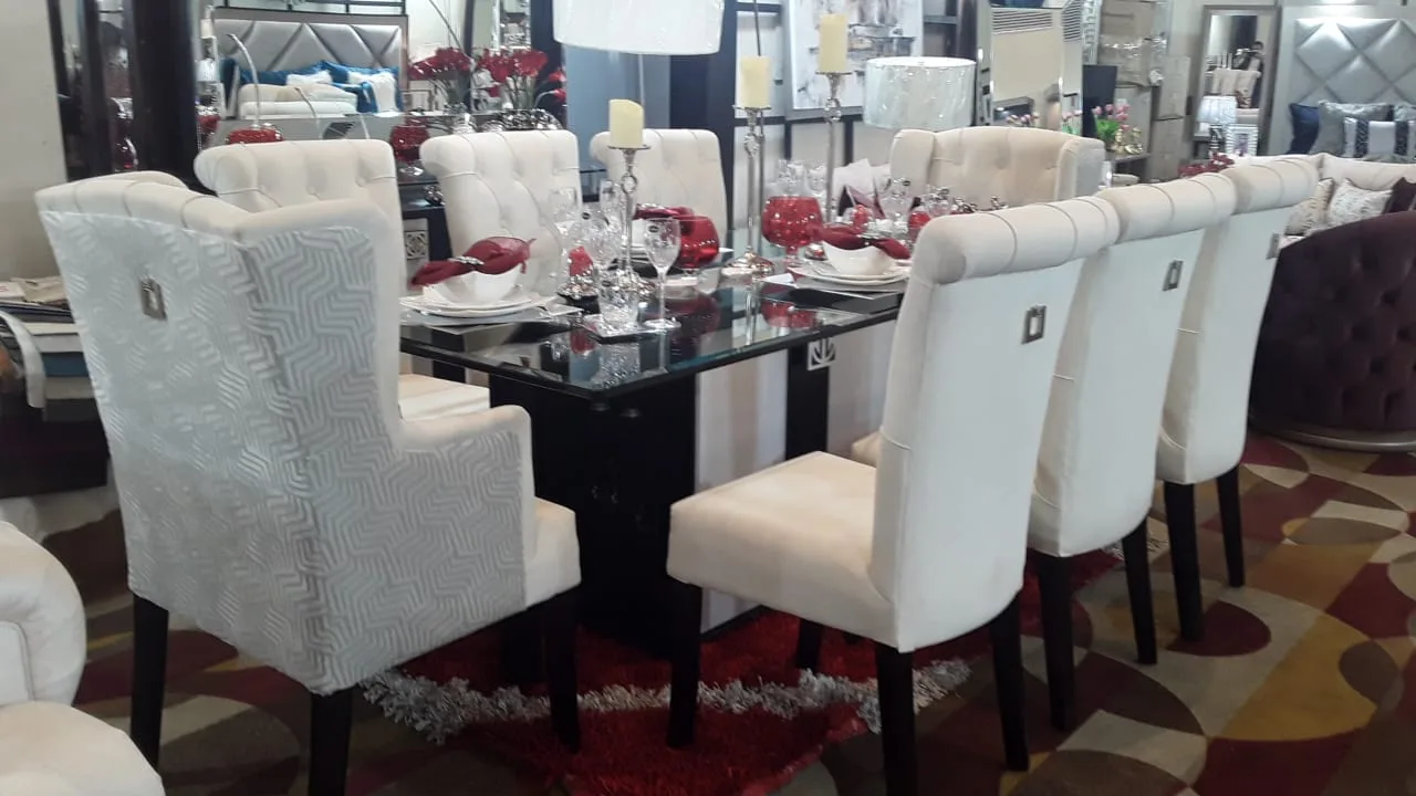 Comedor mesa vidrio base dorado-negra