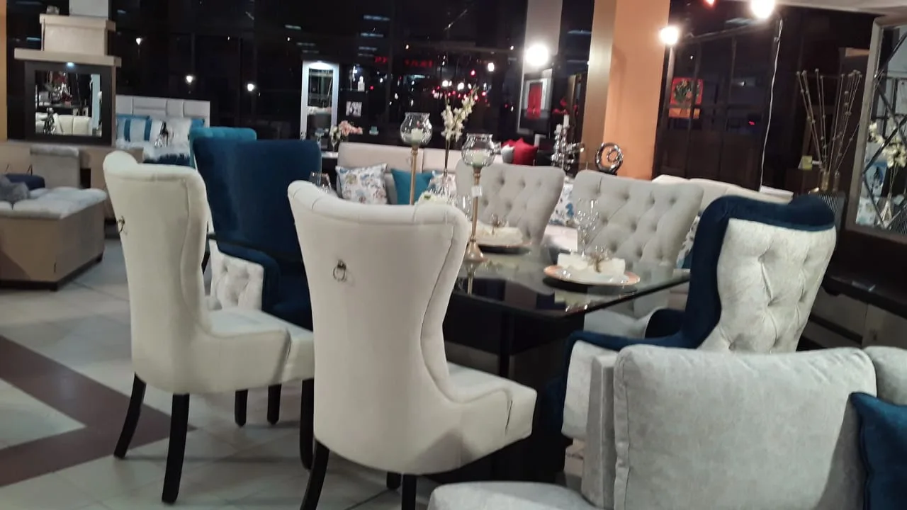 Comedor mesa vidrio base dorado-negra
