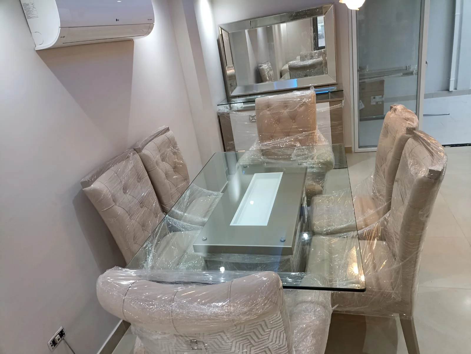 Comedor mesa vidrio con base espejada