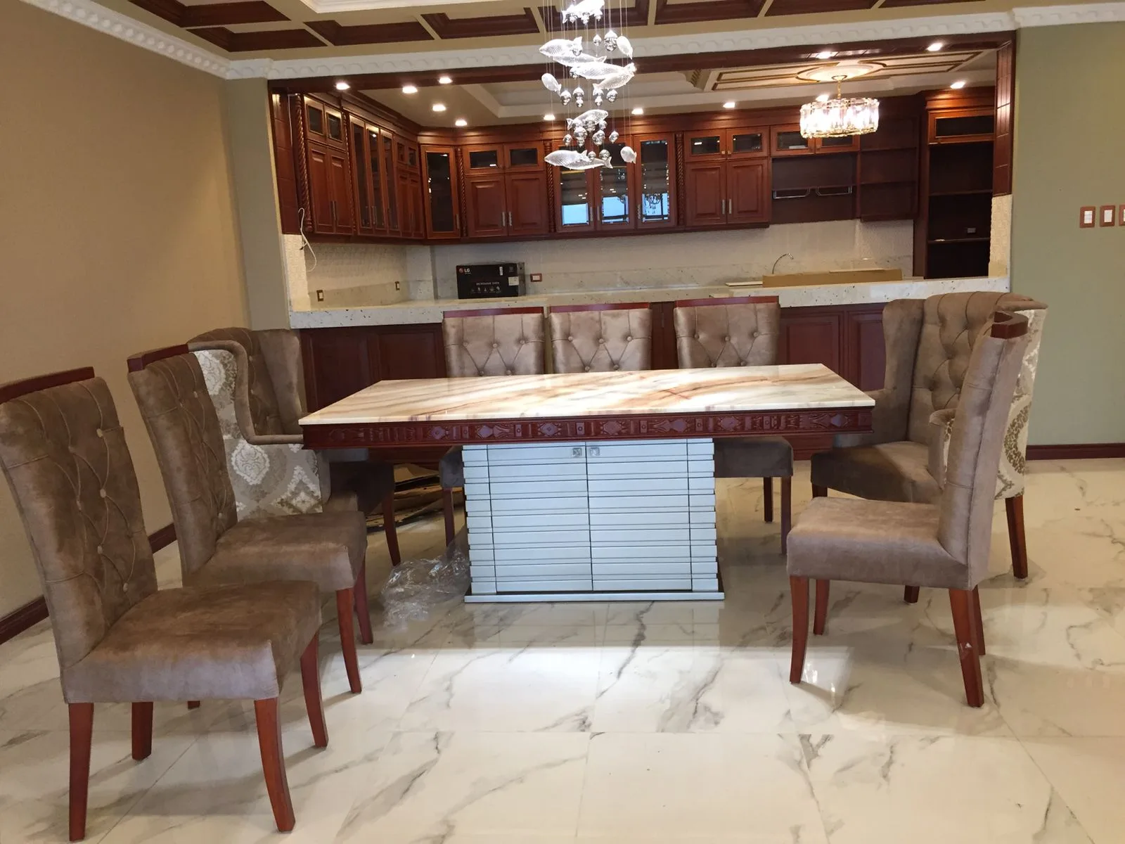 Comedor mesa vidrio con base gabinete