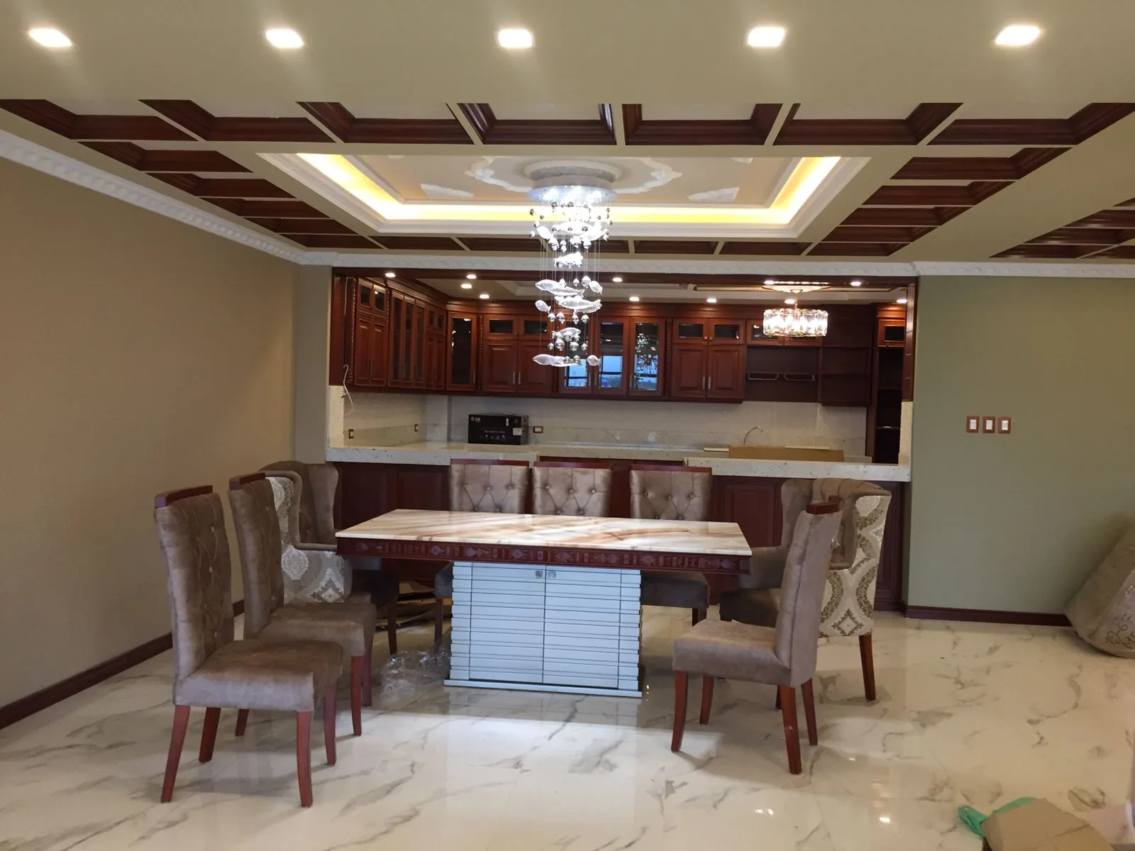 Comedor mesa vidrio con base gabinete