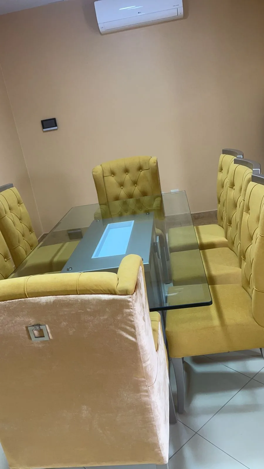 Comedor mesa vidrio con tablero luminoso