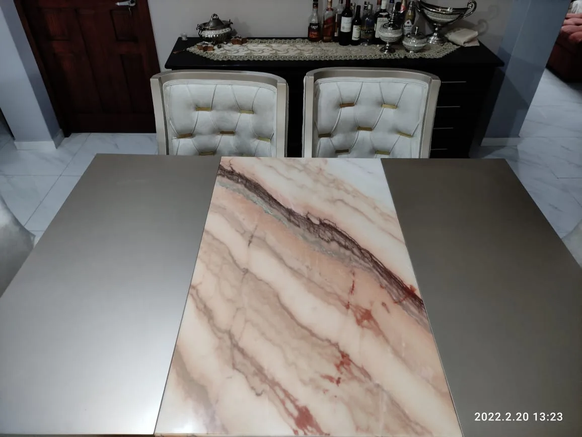 Comedor muestra comparativa de acabados de tablero de mármol (dos tonos)