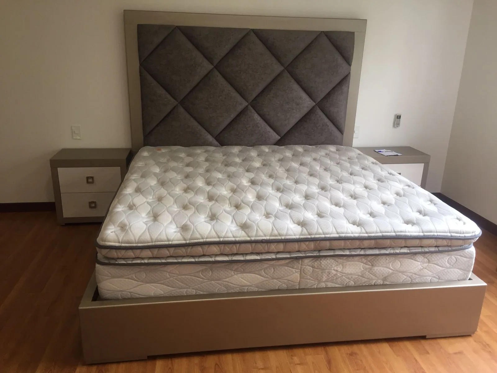 Cabecera de cama Capitoné de rombos en Gris DORM-025