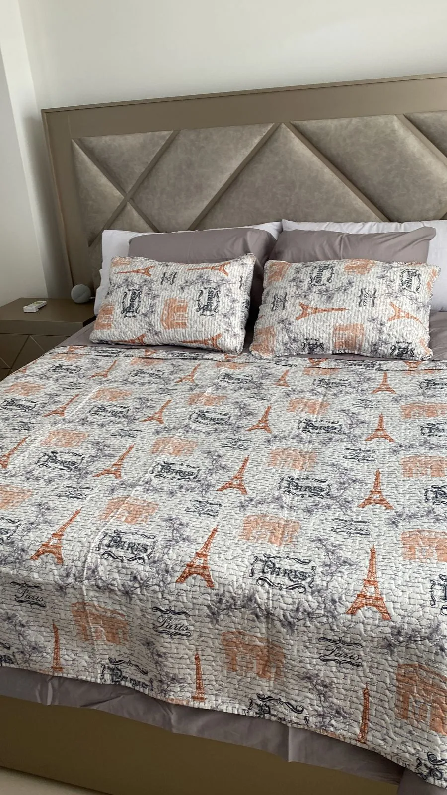 Cabecera de cama Capitoné de rombos en Taupe DORM-034