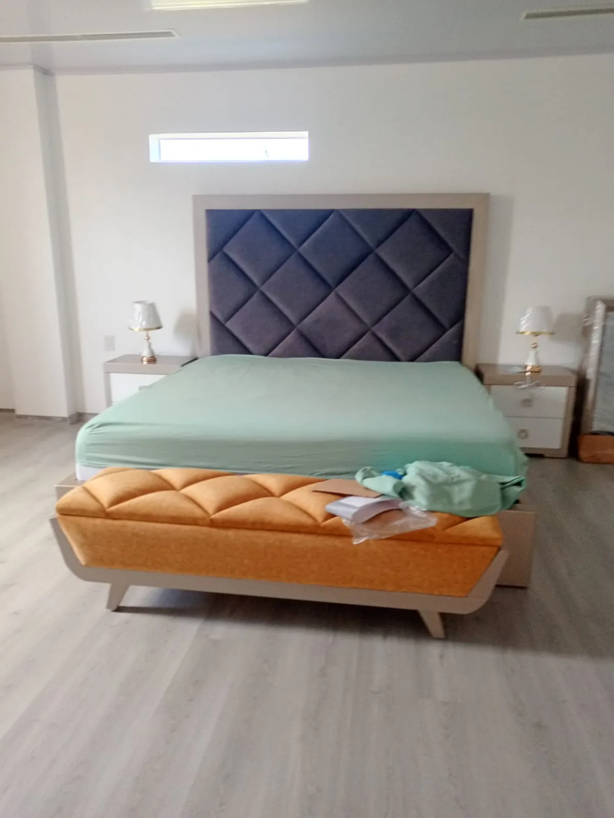 Cabecera de cama capitoné de rombos con banca a juego