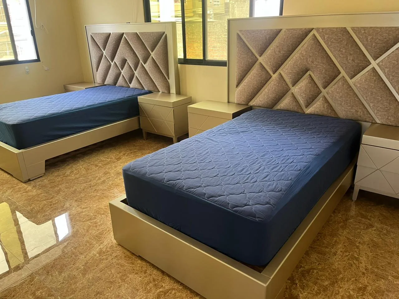Cabecera de cama Tapizada en Taupe DORM-074