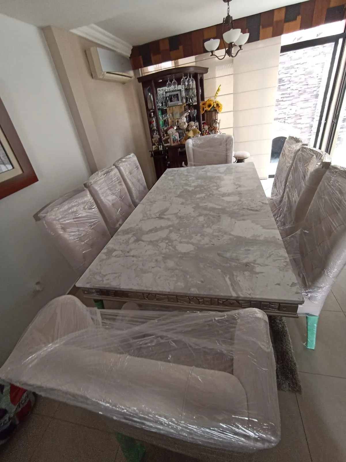 Juego de comedor 10 puestos, tapa combinada de mármol y vidrio