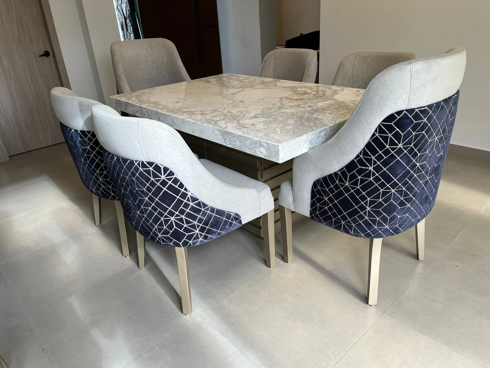 Juego de comedor 4 puestos, efecto mármol