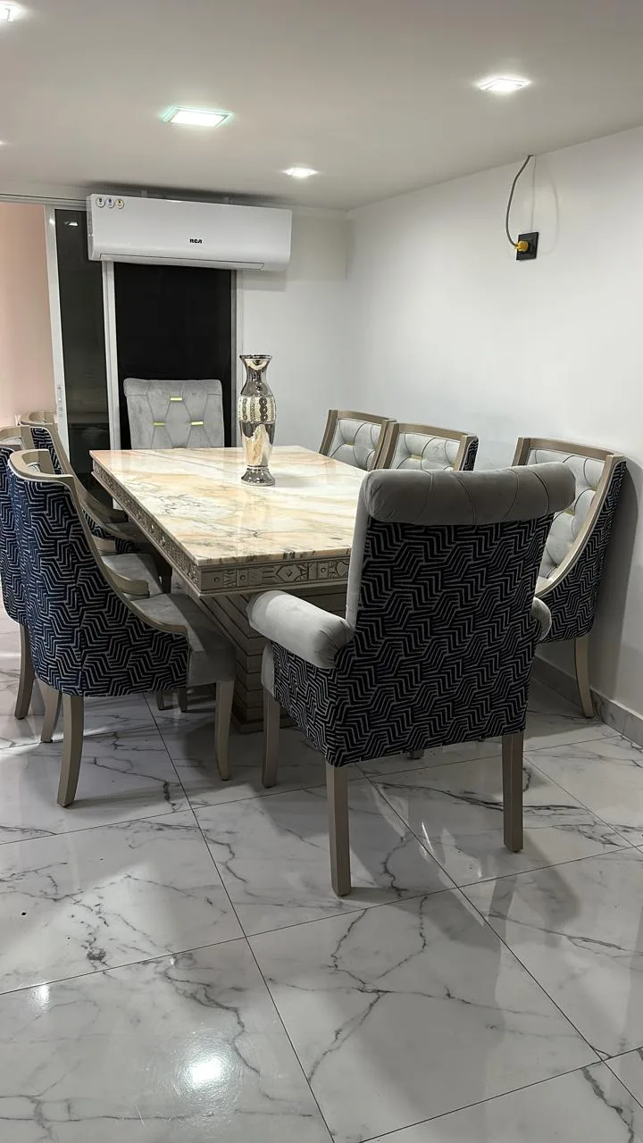 Juego de comedor 6 puestos, estructura en madera