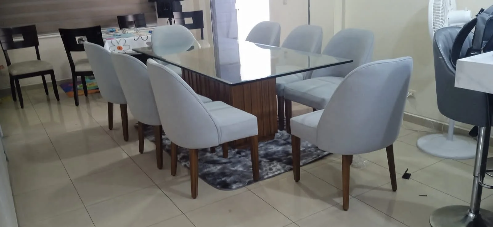 Juego de comedor 6 puestos, estructura mixta de madera y vidrio