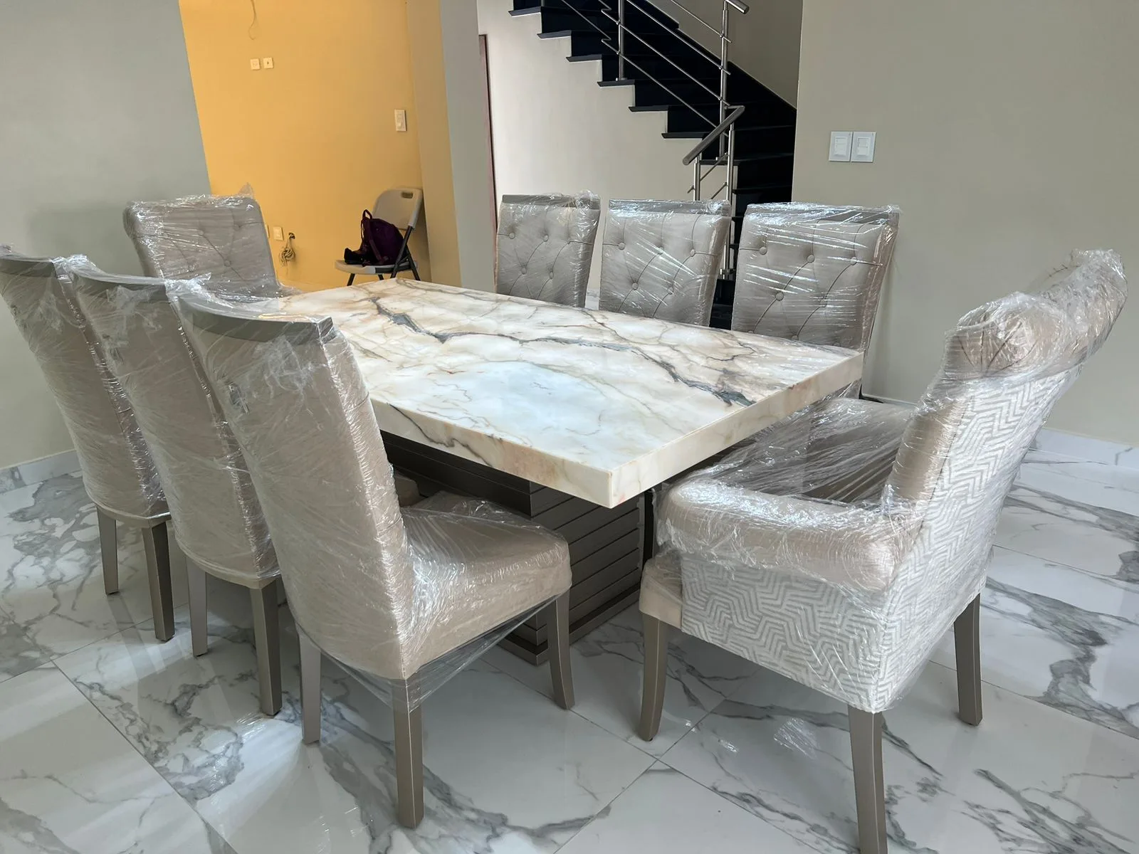Juego de comedor 8 puestos, efecto mármol (losa lisa sin friso)