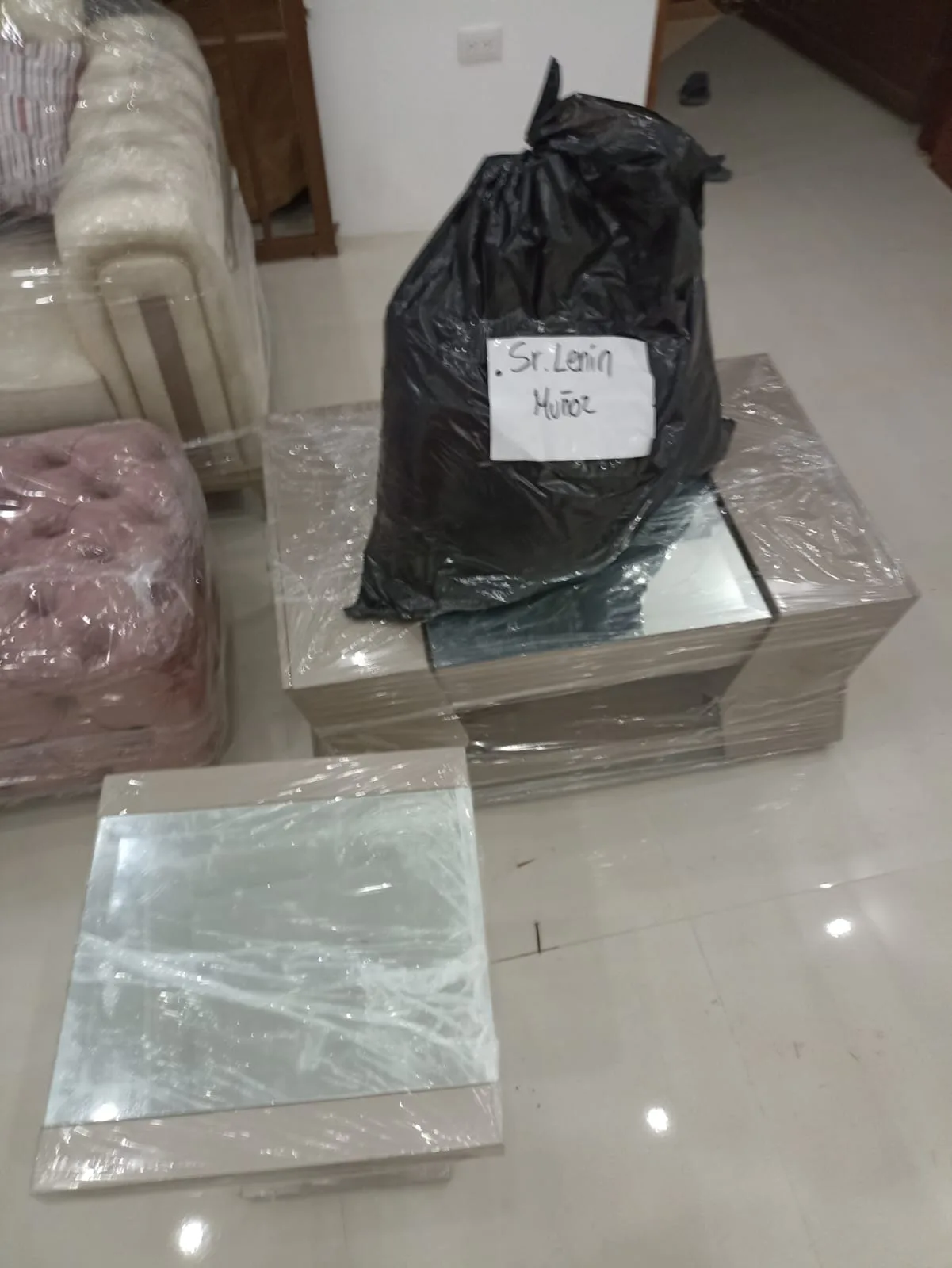 Mesa auxiliar (pieza en entrega)