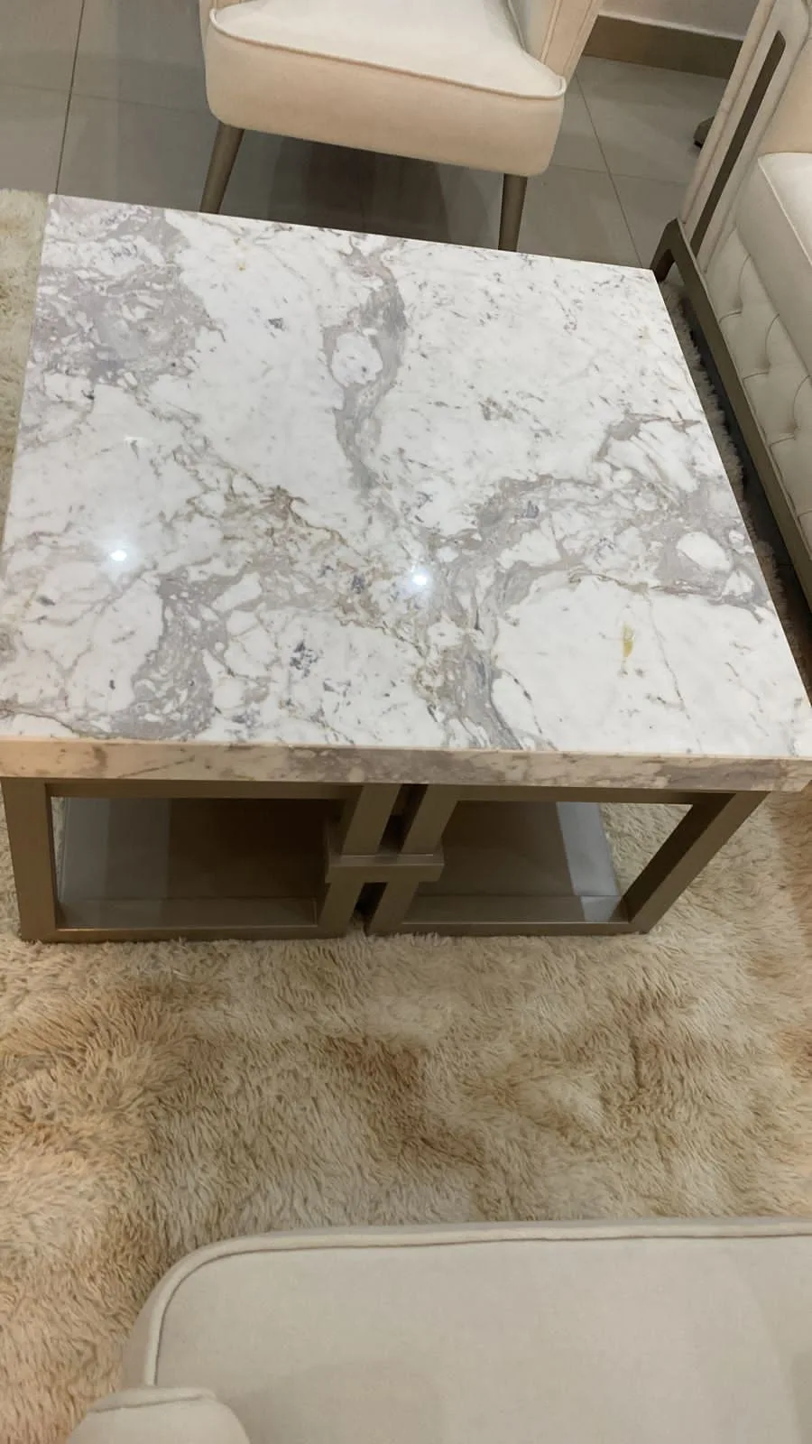 Mesa de comedor efecto mármol (vista parcial, pendiente refoto)