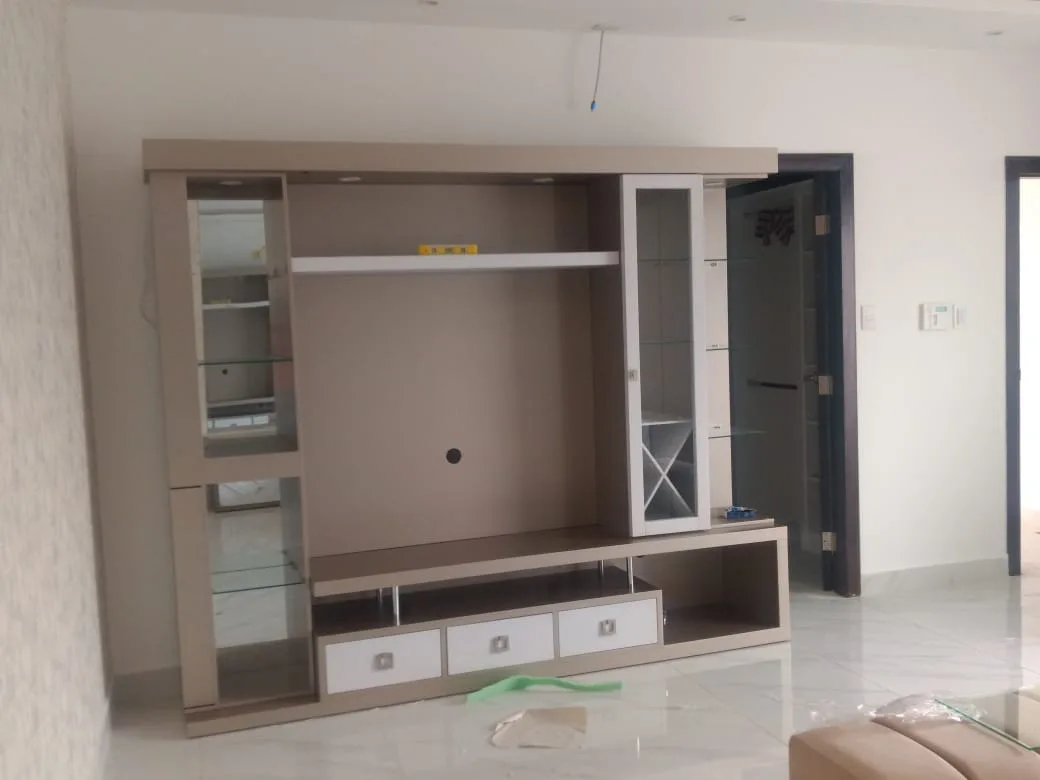 Mueble TV con panel espejado
