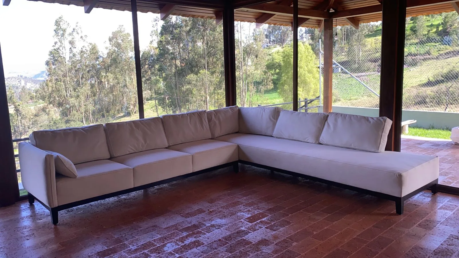 Sala a medida — sofá seccional outdoor lino crudo