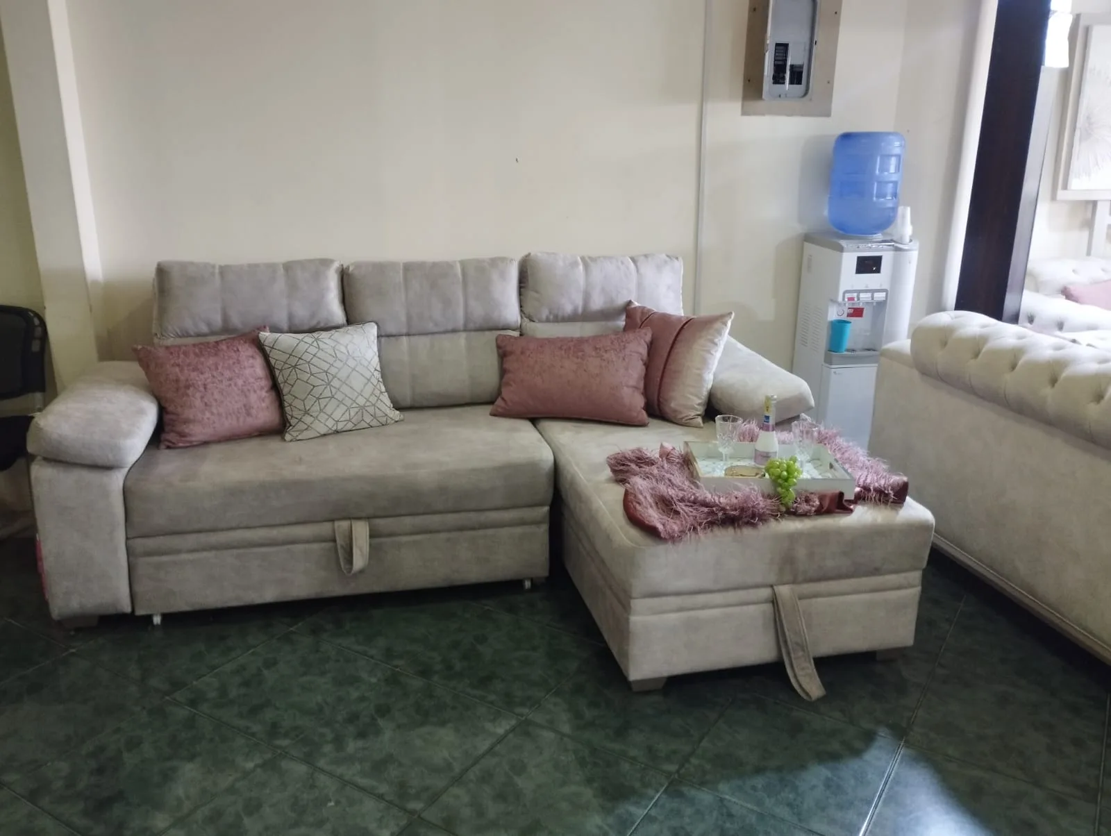 Sillón gris con vivo turquesa damasco + loveseat a juego